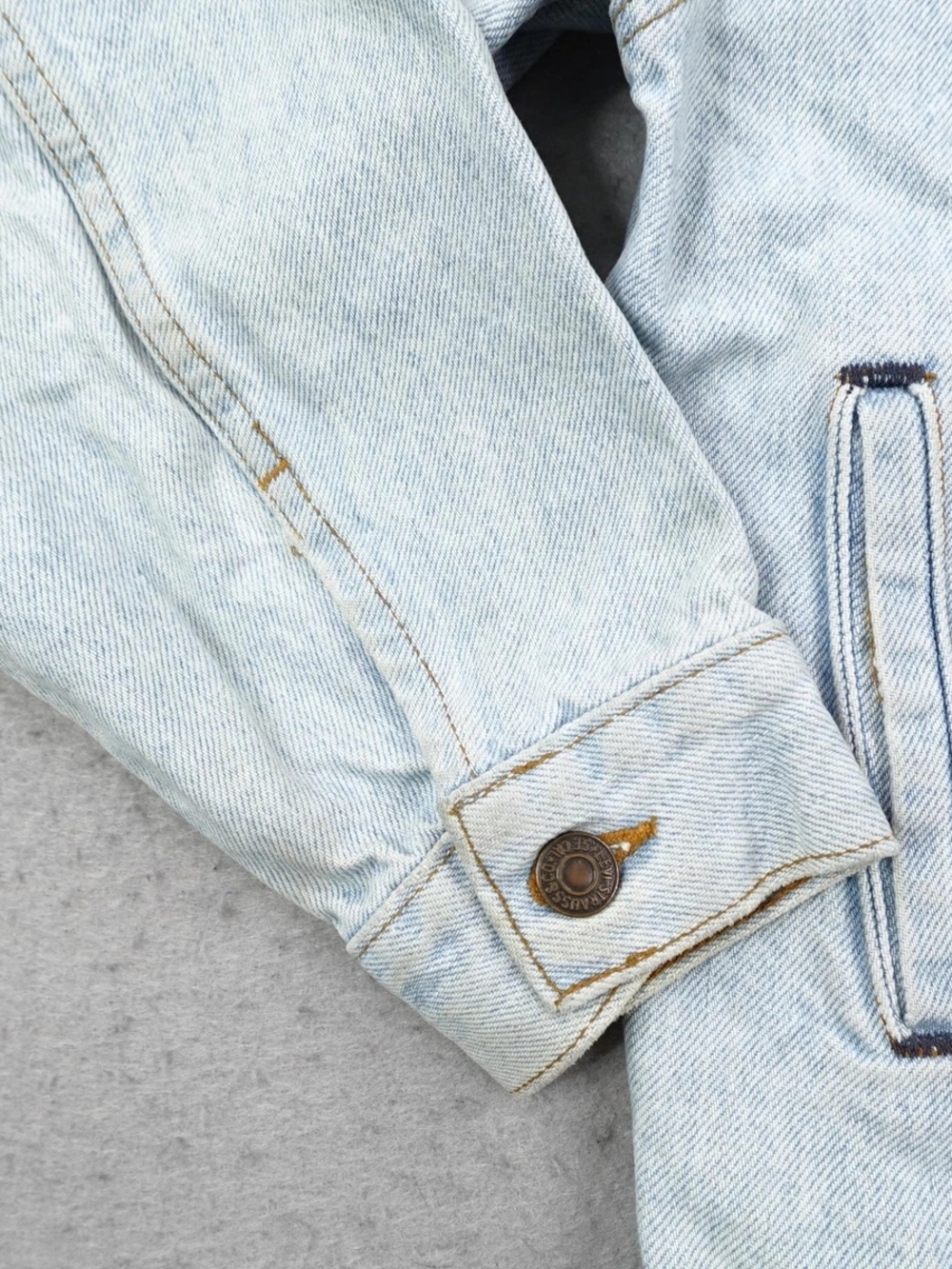 Levi's Men's Light Wash Denim Trucker Jacket - Light Blue - Picture 4 of 5